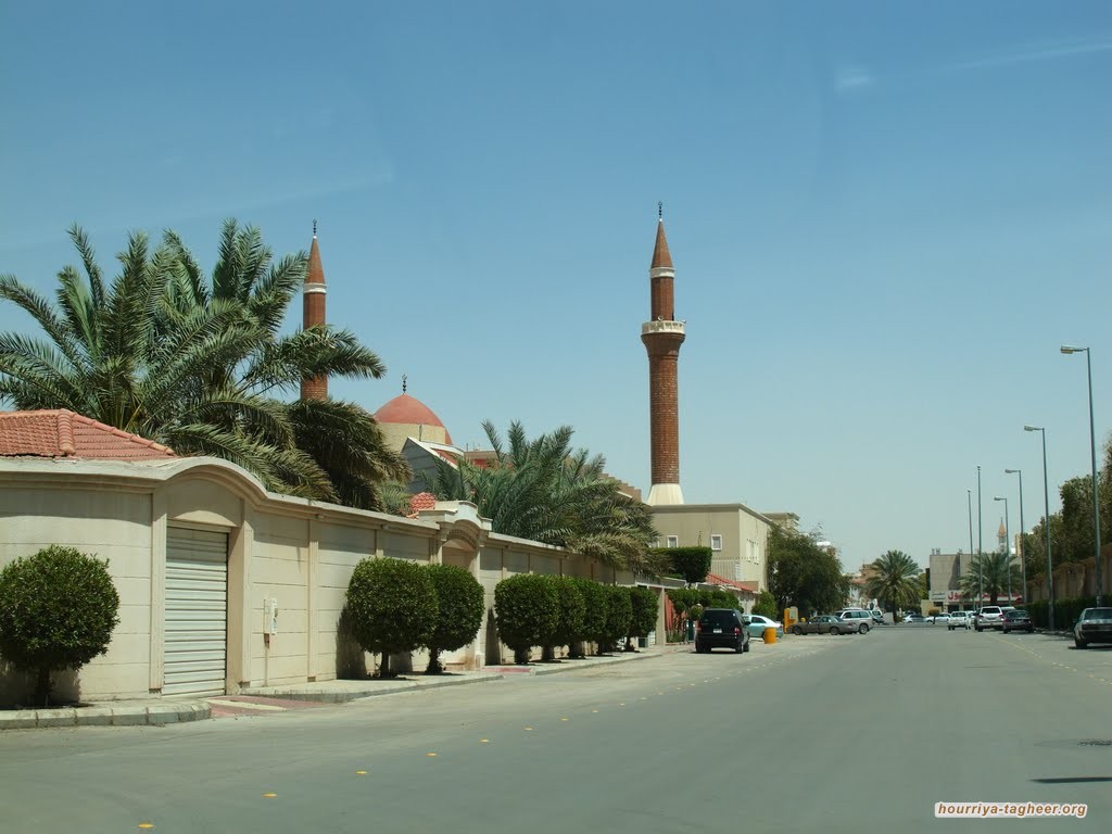 مراسلان صهيونيان يدنسان جامع الميداني في الرياض