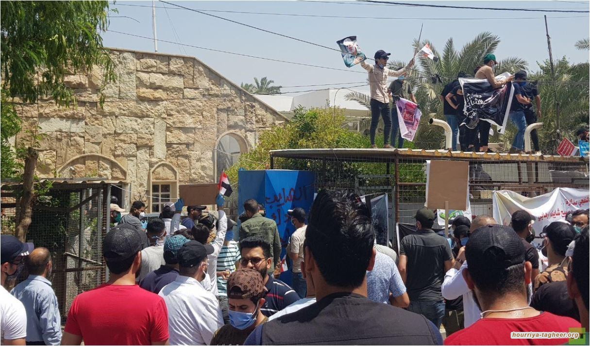 عراقيين غاضبين يقتحمون مقر قناة MBC السعودية في بغداد