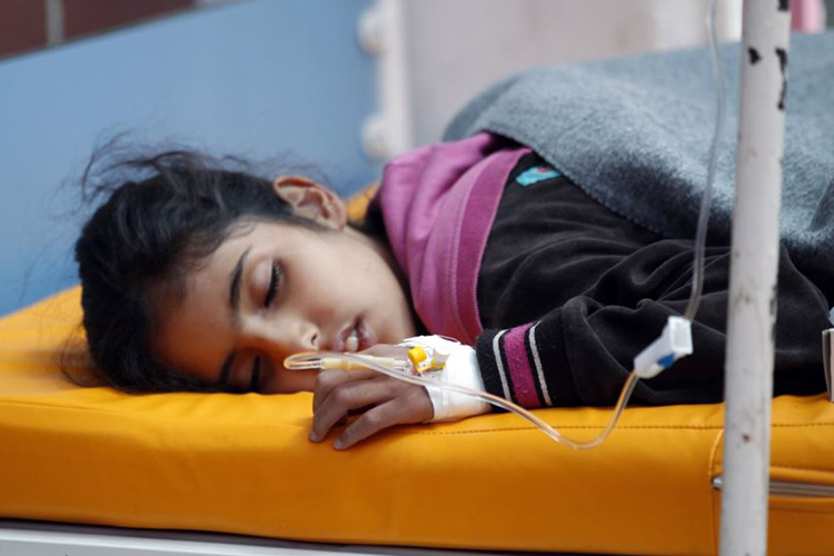 اليمن في زمن الكوليرا.. رائحة الموت تحاصر الجميع