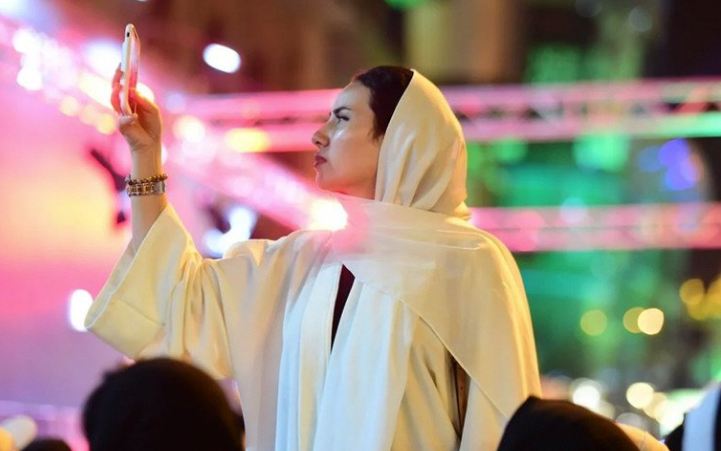 كاتب سعودي : انتقاد لاذع لـ"هيئة الترفيه" بالسعودية: تستنسخ تجربة دبي بغباء!