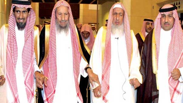 هيئة العلماء في السعودية تشبّه ’الإخوان المسلمين’ بـ’داعش’ و’القاعدة’