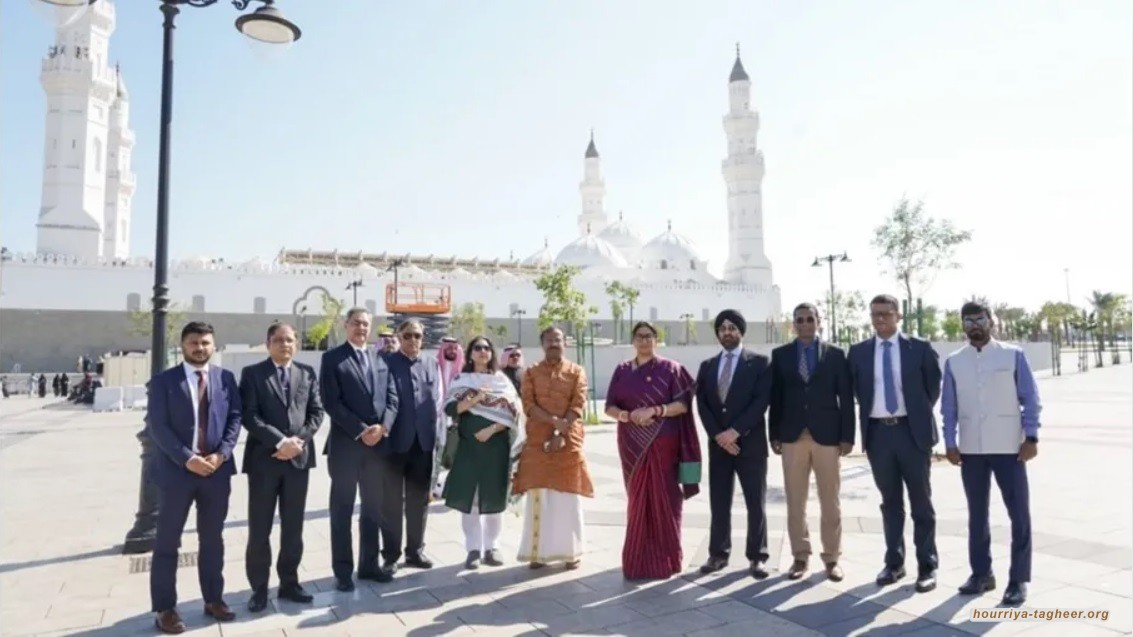 وزيرة هندوسية متطرفة أمام المسجد النبوي بالمدينة المنورة برعاية ابن سلمان