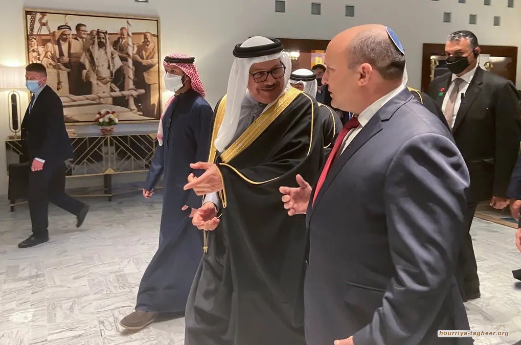 رئيس الوزراء الصهيوني في البحرين بمباركة وحفاوة سعودية