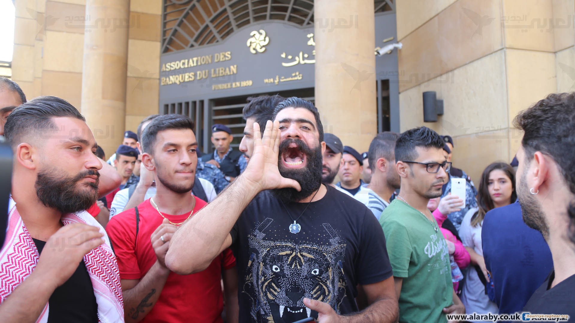 الموت للسعودية.. شغب في لبنان وقطع طرق بسبب حيدر سليم