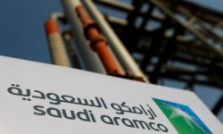 ميديا بارت: فشل وضع أسهم أرامكو في البورصة العالمية ينهي سيطرة السعودية على سوق النفط