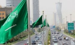 غضب إسلامي من استقبال الرياض دبلوماسيا فرنسيا