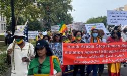 إثيوبيون يتظاهرون أمام السفارة السعودية في واشنطن للمطالبة بإنقاذ عائلاتهم