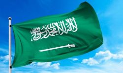 كاتب سعودي يطالب بإزالة السيف من علم المملكة.. هل يفعلها بن سلمان؟