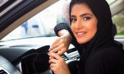 سعوديات يعملن سائقات أجرة في مشهد غير مسبوق بتاريخ السعودية
