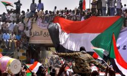 احتفاء شعبي سوداني بوقف بث قنوات سعودية وإماراتية في البلاد