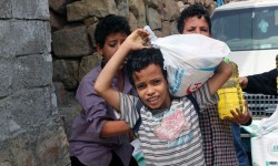الإندبندنت: تأخير السعودية للمساعدات إلى اليمن تسبب بمقتل عدد كبير من الأطفال