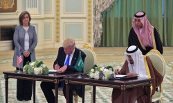 كبرى الصحف العالمية تسخر من زيارة ترامب إلى السعودية