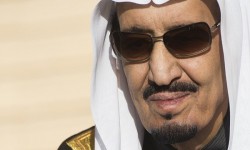 سعودي يتجرّأ و يفعلها و يرفع أول دعوى ضد الملك سلمان (فيديو)
