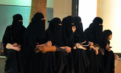 «فورين» آفيرز: وصاية وليّ الأمر على النساء السعوديات... متى تنتهي؟