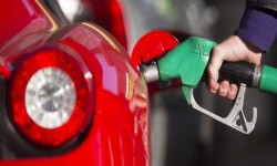 السعودية تدرس رفع أسعار البنزين بنسبة 80%