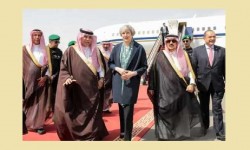 الحجاب في السعودية فرض على السعوديات وصمت على سفور تريزا !