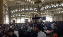 أزمة وفوضى ومظاهرات في مطار الملك خالد