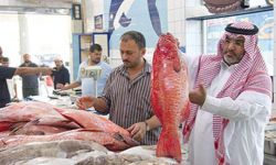 ممارسات احتكارية تدفع لإضراب شامل بسوق القطيف للأسماك في السعودية