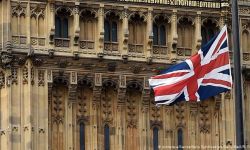 بريطانيا تطرد دبلوماسيين سعوديين بعد اتهامهما بـ3 قضايا