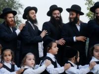 القصة الكاملة لتأدية 30 يهوديًا صلاتهم بالرياض