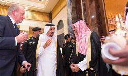 رشاوى السعودية ادخلت رئيسا للوزراء السجن وأجبرت ملكا بالهروب