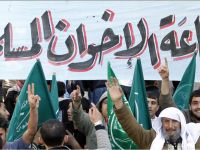 النظام السعودي يكفر الإخوان المسلمين بعد احتضانه لهم لعقود