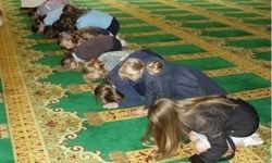 متبرجات في المسجد النبوي.. ماذا يخبىء إبن سلمان للأماكن المقدسة