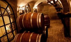 قصر ابن سلمان في فرنسا يحوي قبو للنبيذ يتسع لـ3000 زجاجة