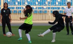 النظام السعودي يزج ببنات بلاد الحرمين بالملاعب الرياضية