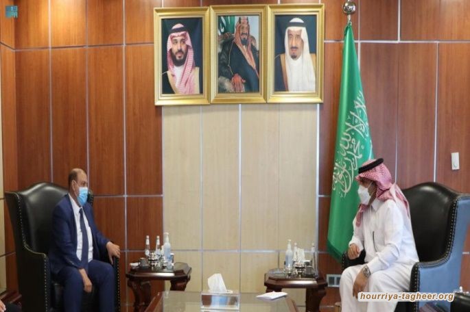 يبشر المغتربين بتعبيد السعودية طريق عودتهم إلى اليمن.. رئيس برلمان هادي يثير سخرية اليمنيين.