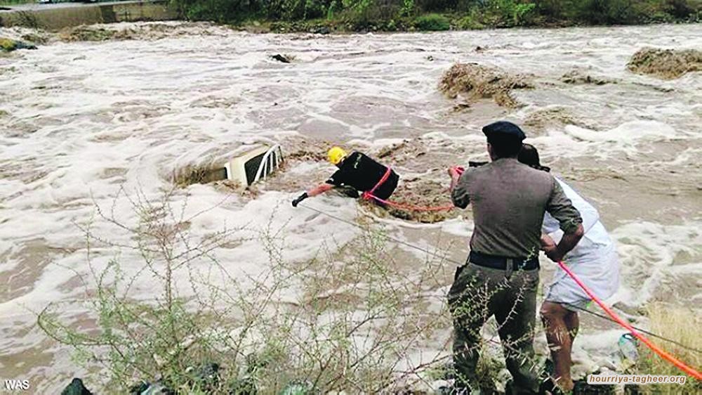 العثور على جثة رجل وطفلة جرفتهما السيول في عسير