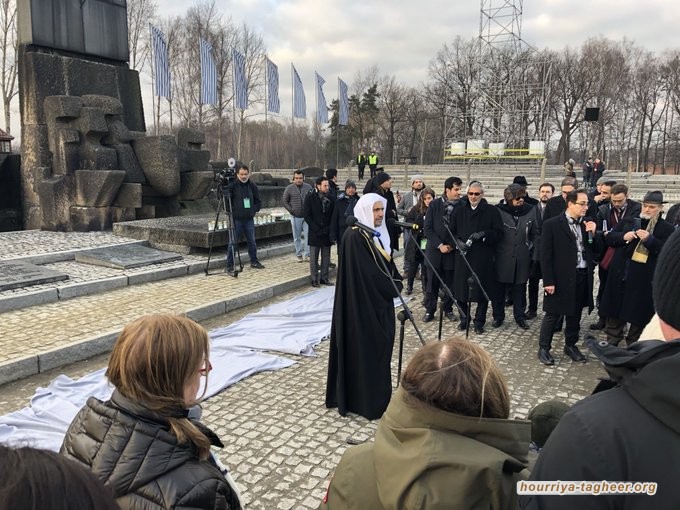 ناشط عُماني يسخر من محمد العيسى وصلاته على ضحايا المحرقة