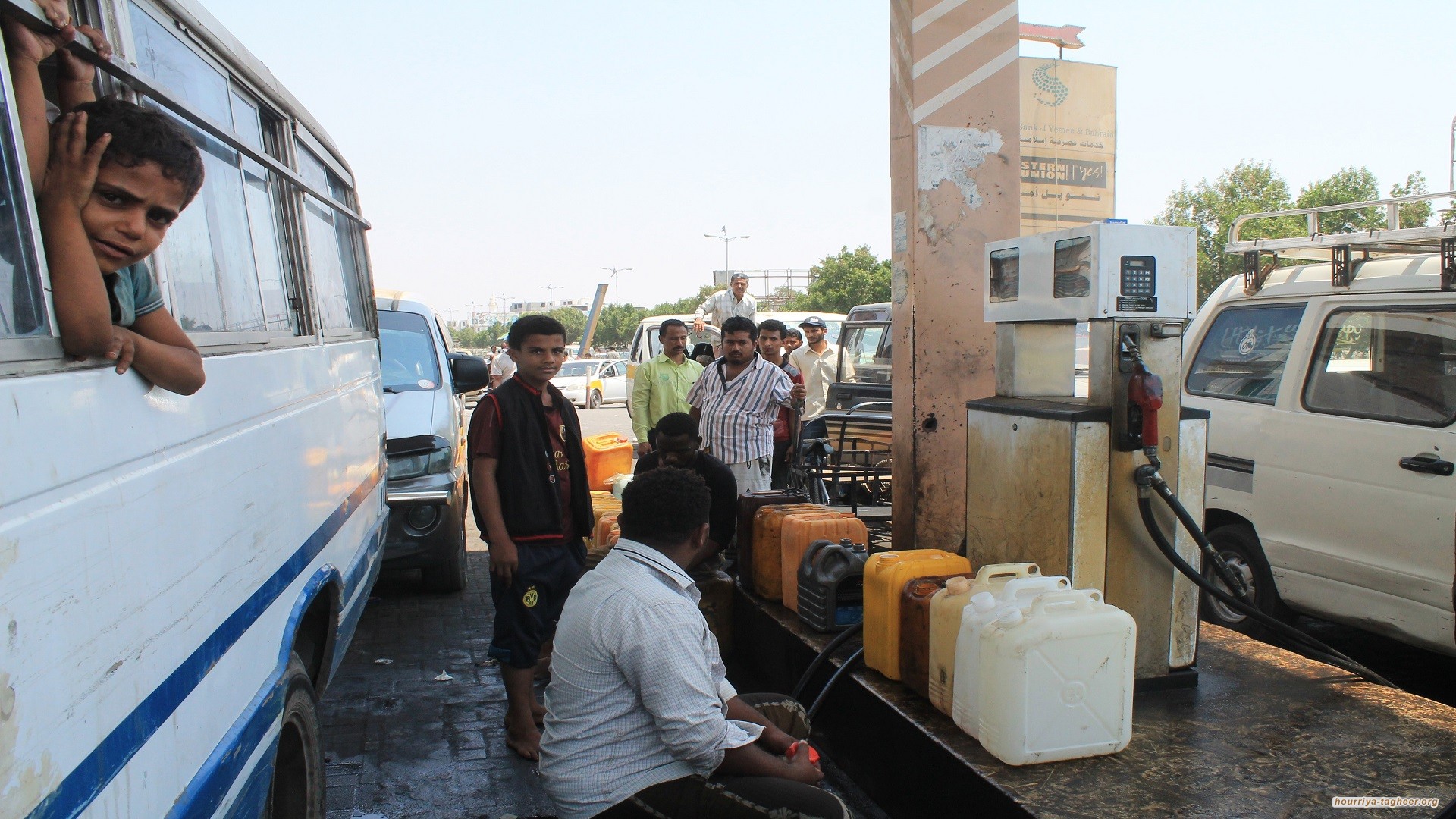 أزمة وقود تجتاح محافظات اليمن الجنوبية