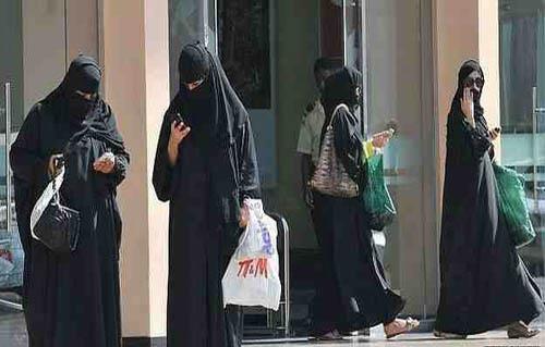 الغارديان: “المناضلات السعوديات :نحاول ان نكون واقعيين في المطالبة بحقوقنا”