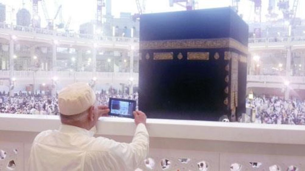 فتوی: التقاط سيلفي في الحرم شرك أصغر!