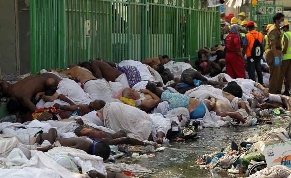 في ذكرى حادثة منى.. خامنئي يوجه رسالة إلى العالم الإسلامي يطالب بحل لإدارة الحرمين الشريفين.. 