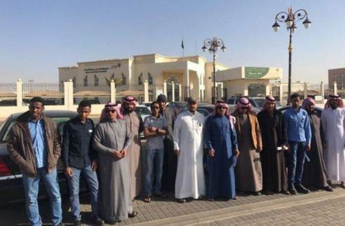 الكهرباء تفصل 45 موظفا سعوديا من العمل .. والموظفون يتوعدون بمقاضاتها ( بالصور)