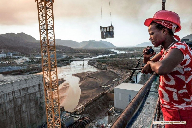 السلطات السعودية تبني ملاعبها بالمعاناة المهاجرين