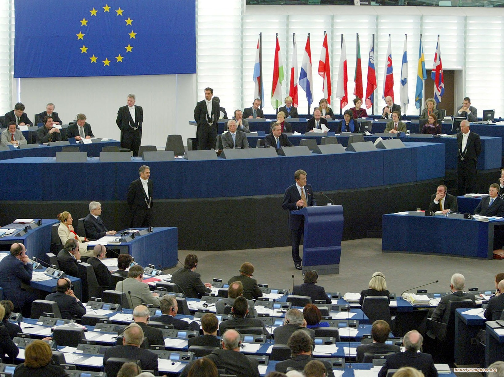 أكبر كتلة بالبرلمان الأوروبي تطالب بكشف مصير الأمير محمد بن نايف