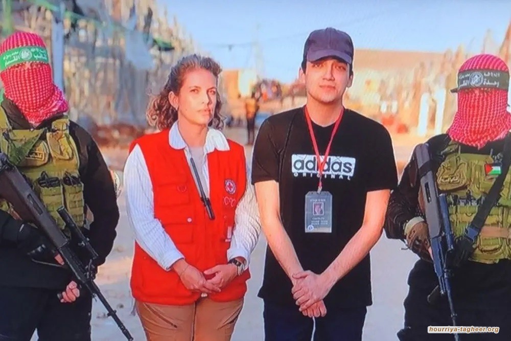 خالد بن سلمان يلتقي بأسير اسرائيلي