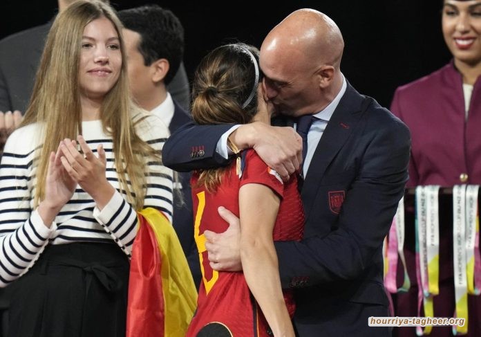 صحيفة عكاظ تدافع عن فضيحة روبياليس على شفاه هيرموسو