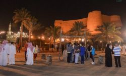 متطوعون يتولّون تنظيف قلعة تاروت وسط غياب حكومي