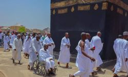 آل سعود منعوني من لبس شال به علم فلسطين