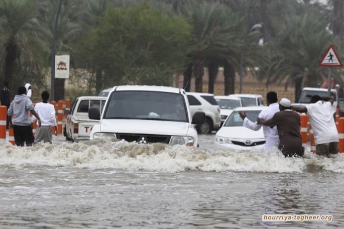 توقعات بالمزيد.. السيول تضرب مكة وجازان وتفضح فساد البنية التحتية لتصريف المياه.