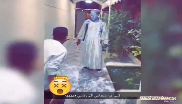 فيديو لإهانة عامل سوداني يثير غضبا بالسعودية