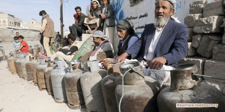 العملة والخبز والغاز .. نذر ثورة جياع في اليمن