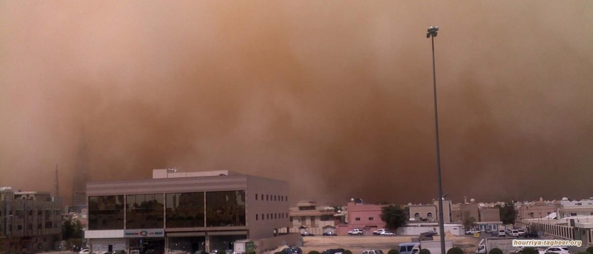 الغبار يجتاح السعودية وتعليق الدراسة في عدة مناطق