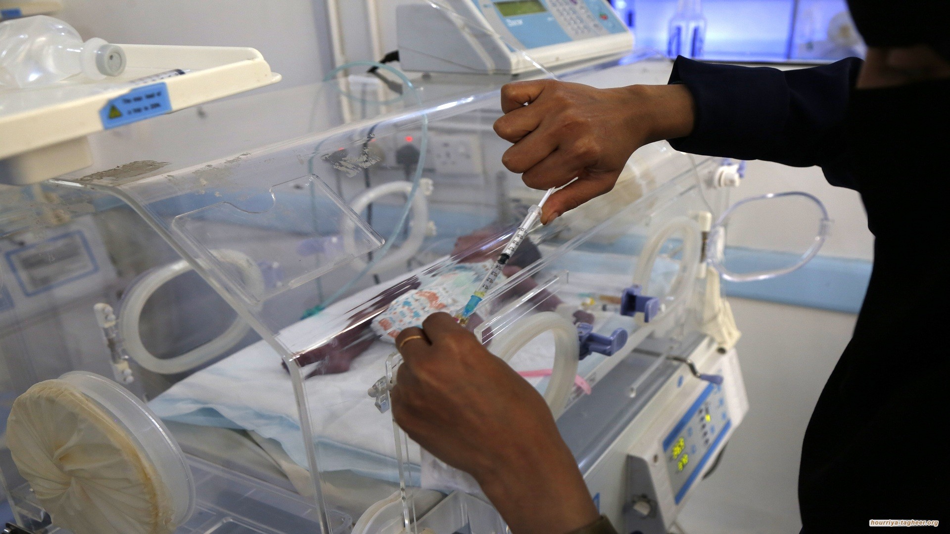 التحالف السعودي يستهدف مستشفى الوحدة للأمومة بتعز باليمن