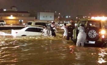 مدن سعودية بينها الرياض تغرق.. ووفاة 18