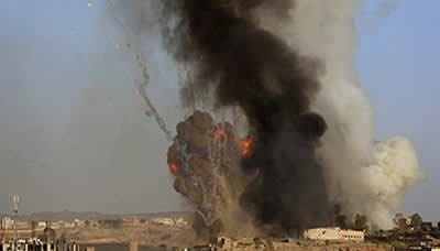 طيران العدوان يلقي قنابل عنقودية ويقتل 4 صيادين بساحل الحديدة